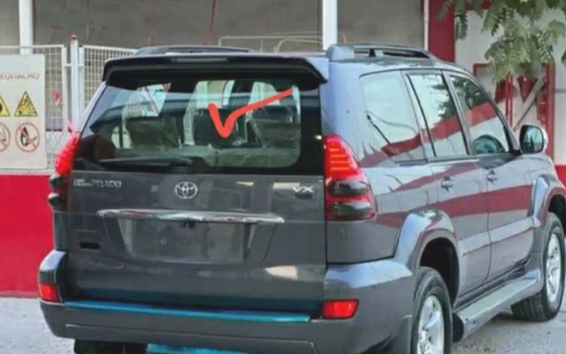 Заднее стекло от Toyota Land Cruiser Prado 1